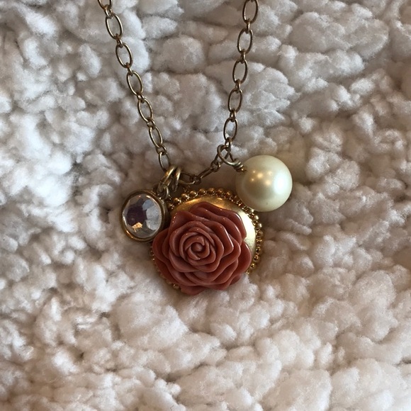 NWOT Lia Sophia GILDED ROSE Resin Necklace w/crystal & pearl bead - Picture 3 of 7